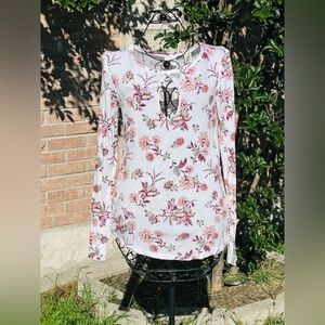 🟢 Daytrip Keyhole Floral Top